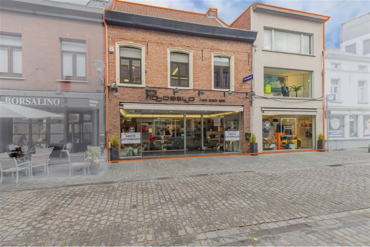 Handelszaak te  koop in Boom 2850 465000.00€ 3 slaapkamers 370.00m² - Zoekertje 661695
