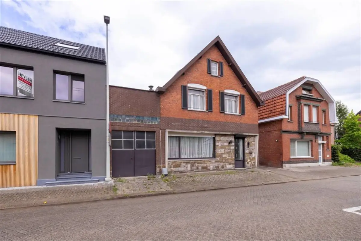 Huis te  koop in Malle 2390 295000.00€ 4 slaapkamers 220.00m² - Zoekertje 661626