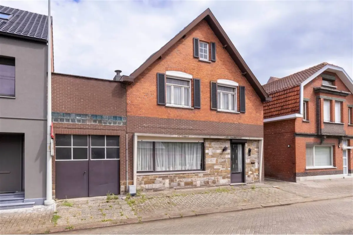 Huis te  koop in Malle 2390 295000.00€ 4 slaapkamers 220.00m² - Zoekertje 661626