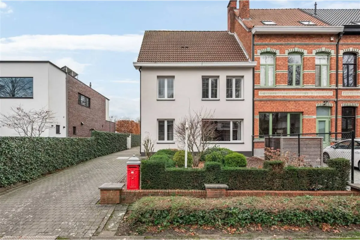 Huis te  koop in Brasschaat 2930 689000.00€ 4 slaapkamers 248.00m² - Zoekertje 662620