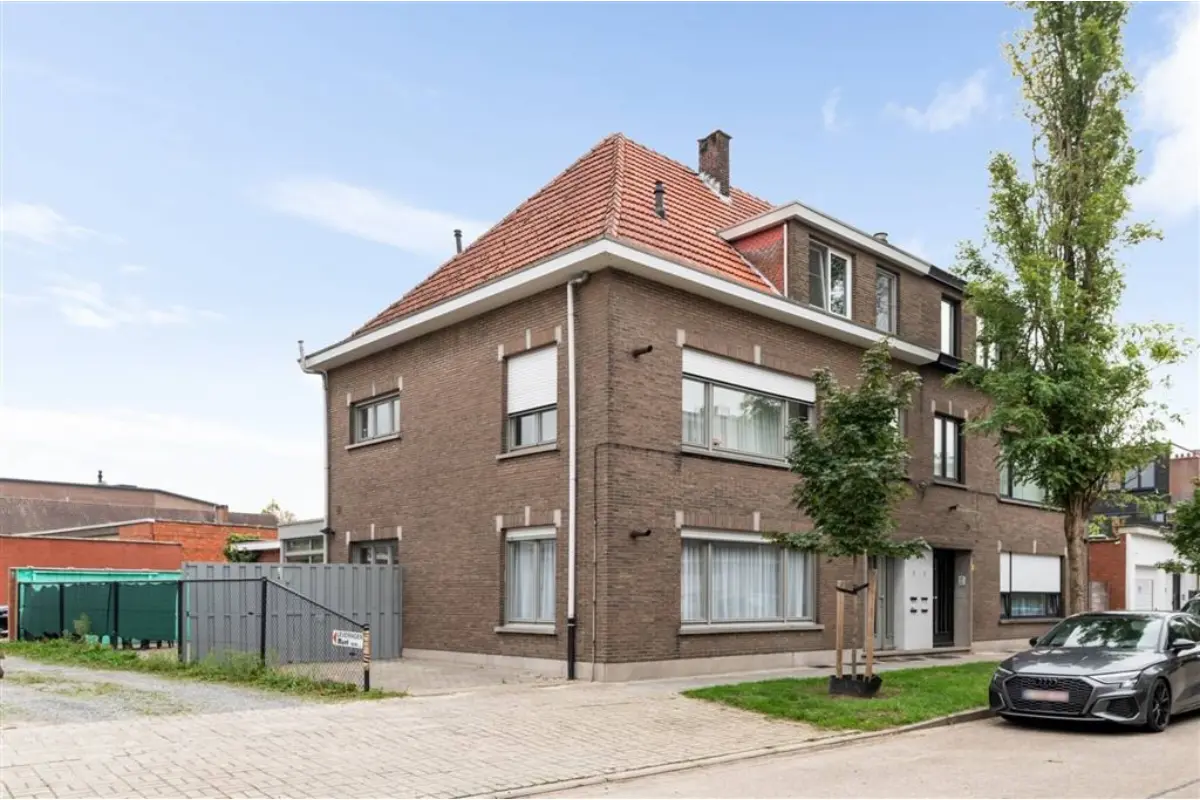 Huis te  koop in Brasschaat 2930 599000.00€  slaapkamers m² - Zoekertje 662621
