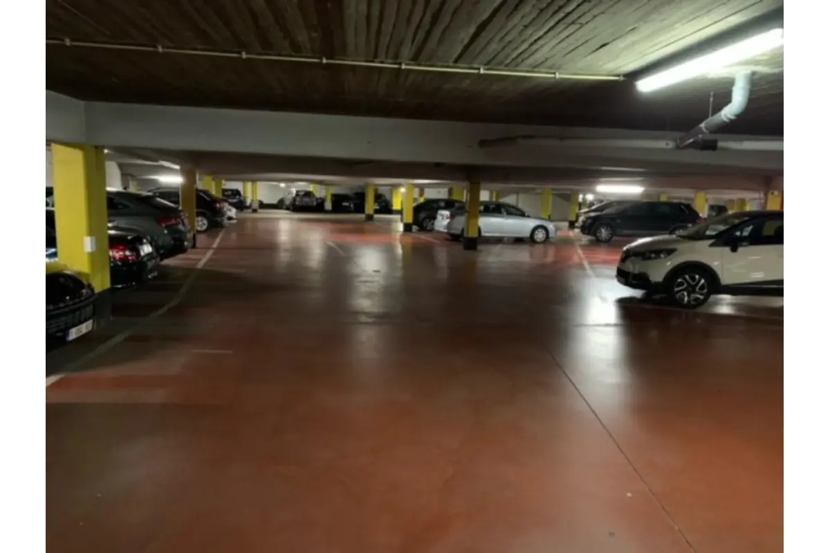 Parking te  huur in Borgerhout 2140 100.00€  slaapkamers m² - Zoekertje 664991