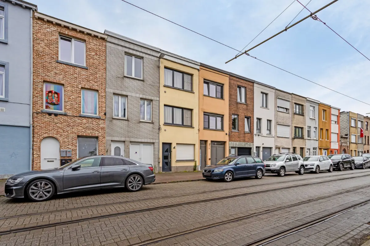 Huis te  koop in Deurne 2100 345000.00€ 7 slaapkamers 190.00m² - Zoekertje 665626