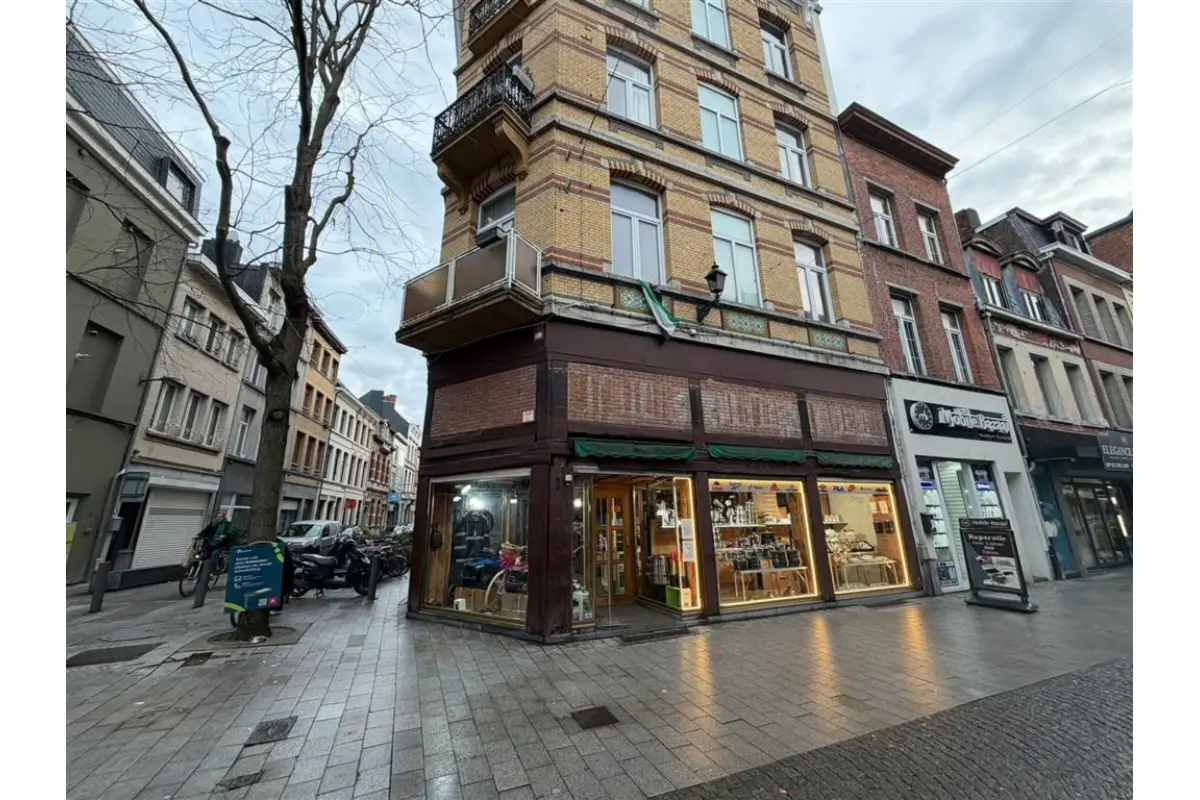 Handelszaak te  huur in Antwerpen 2000 1950.00€  slaapkamers 111.00m² - Zoekertje 669694