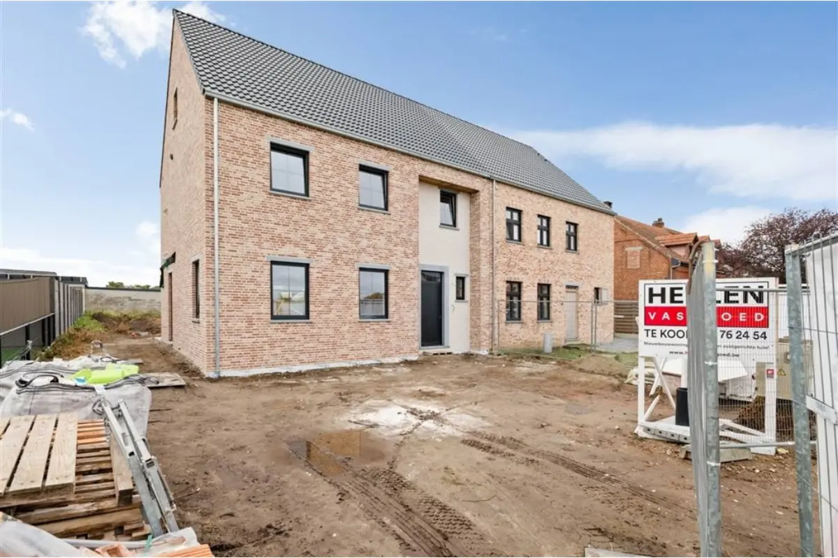 Huis te  koop in Vorst 2430 435000.00€ 3 slaapkamers 211.00m² - Zoekertje 669272