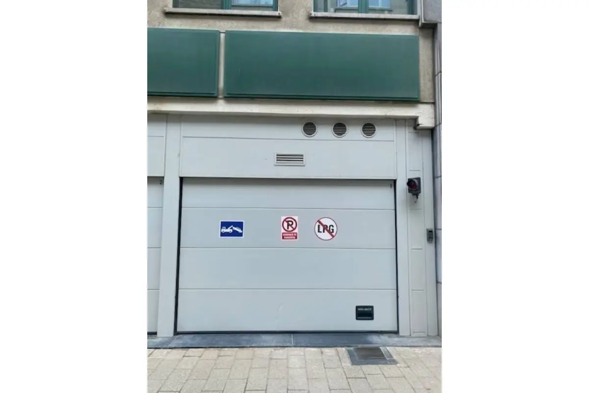 Parking & garage te  koop in Antwerpen 2000 30000.00€  slaapkamers m² - Zoekertje 672006