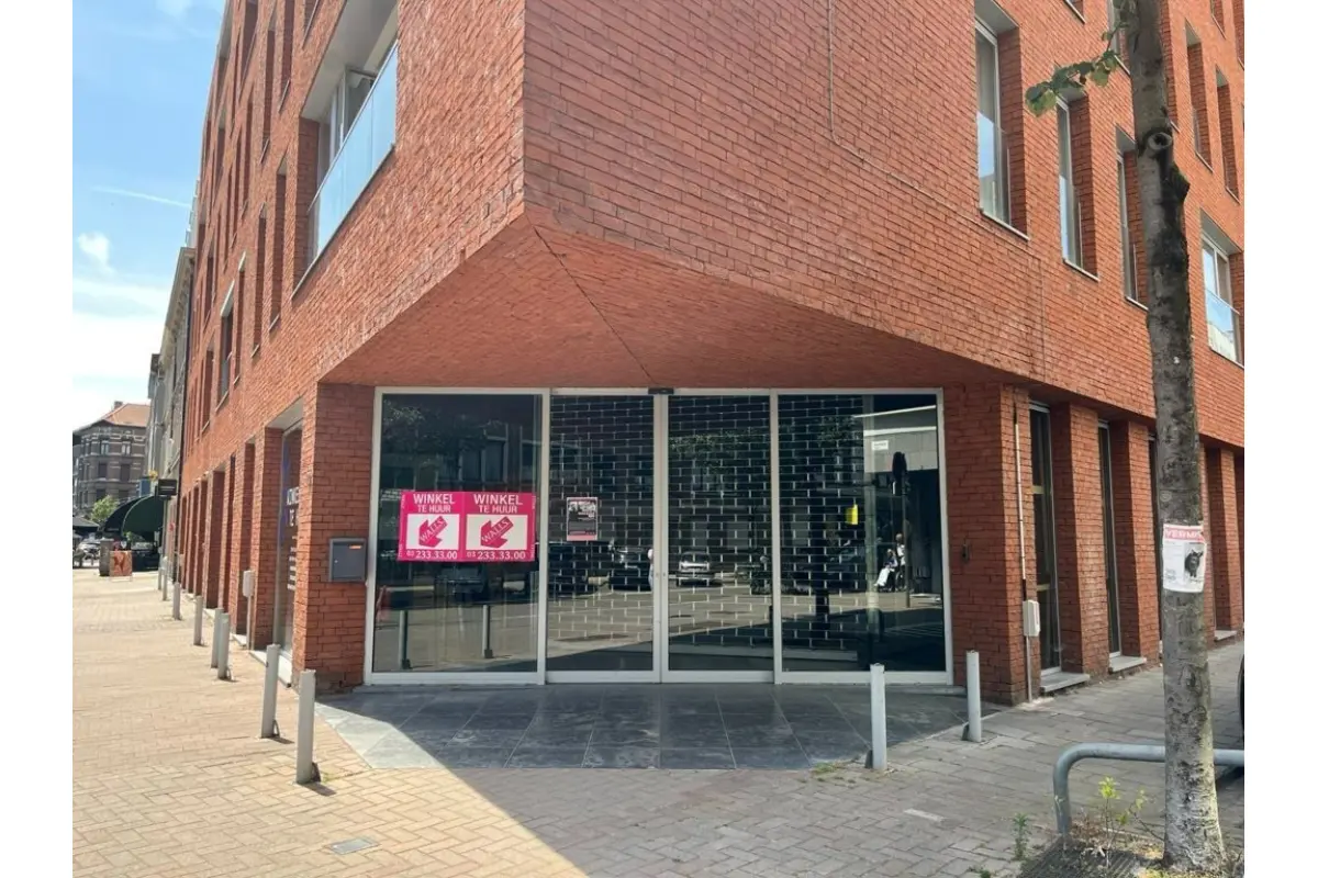Handelszaak te  huur in Antwerpen 2000 15000.00€  slaapkamers m² - Zoekertje 673808