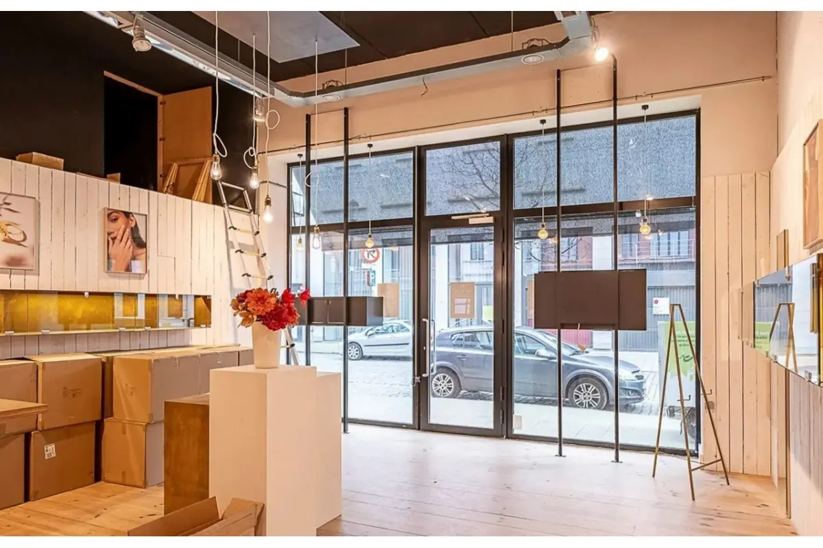 Handelszaak te  huur in Antwerpen 2000 2750.00€  slaapkamers m² - Zoekertje 673806