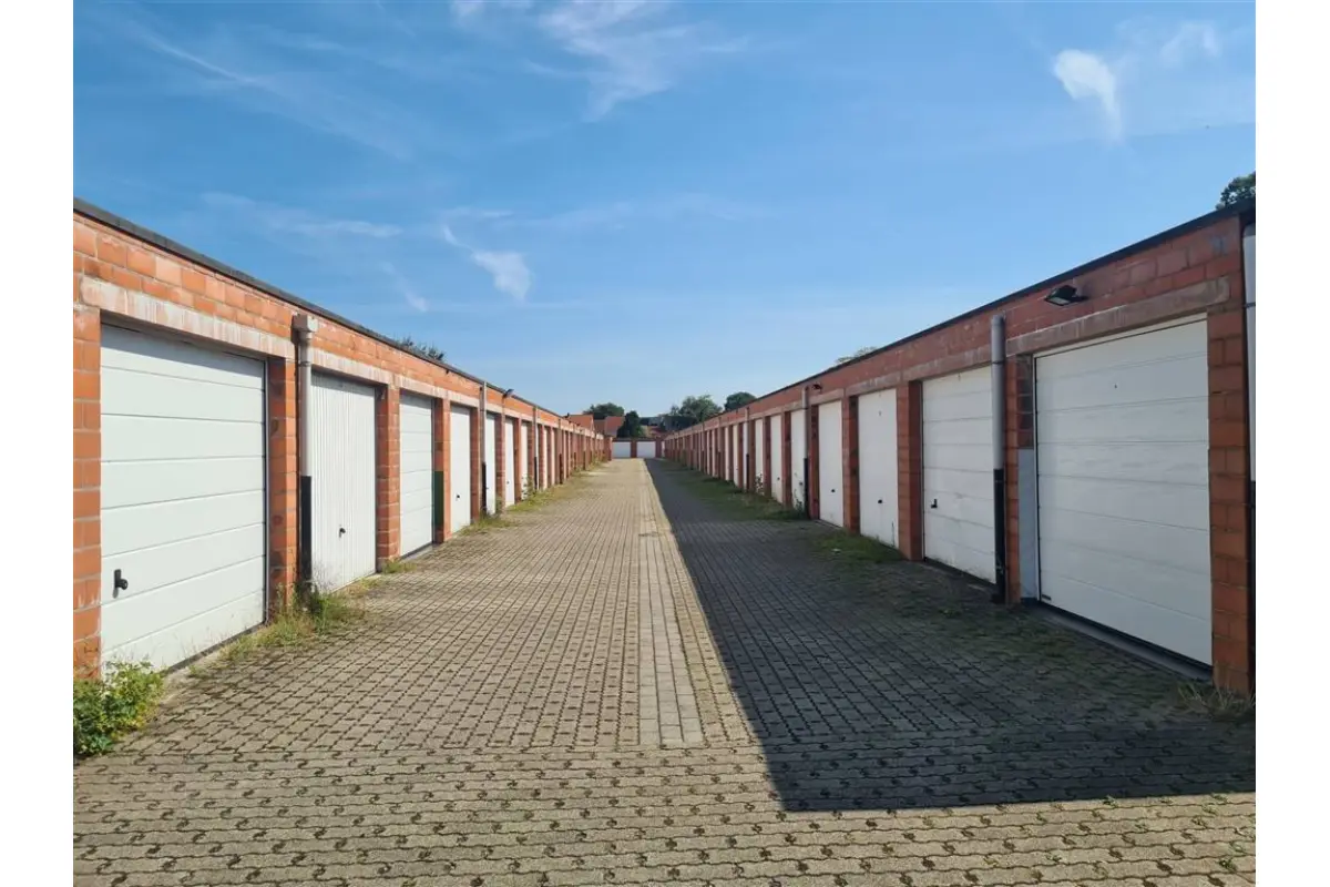 Parking & garage te  huur in Turnhout 2300 80.00€  slaapkamers m² - Zoekertje 674592