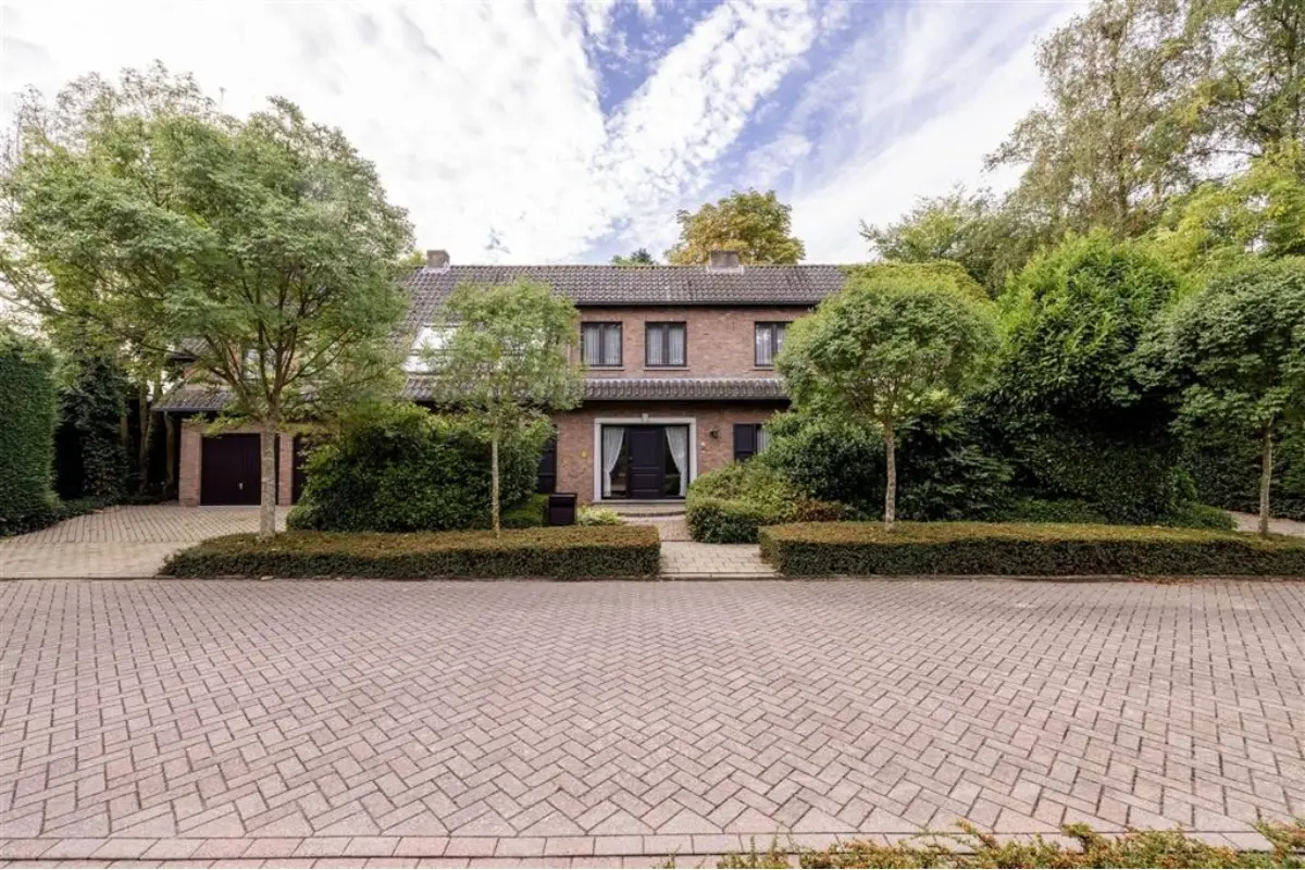 Huis te  koop in Vorst 2430 530000.00€ 5 slaapkamers 640.00m² - Zoekertje 675113