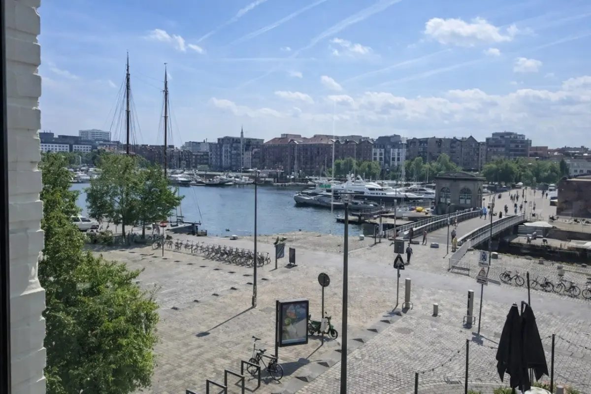 Handelszaak te  huur in Antwerpen 2000 2450.00€  slaapkamers 212.00m² - Zoekertje 675413