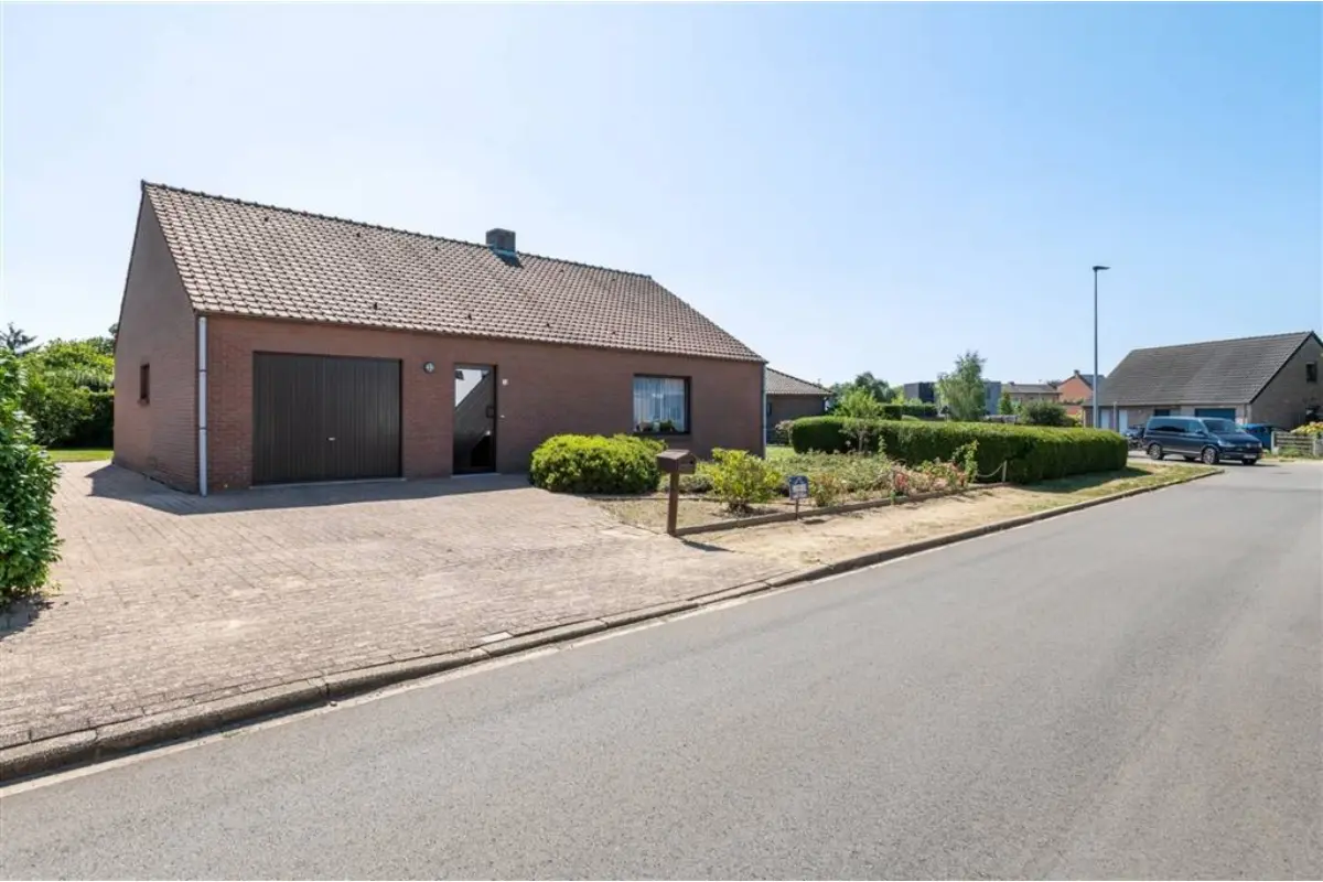 Huis te  koop in Geel 2440 325000.00€ 2 slaapkamers 199.00m² - Zoekertje 676436