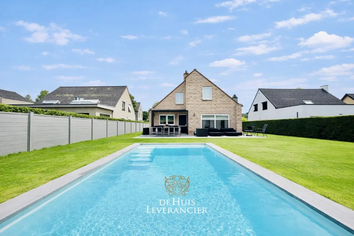 Huis te  in Kontich 2550 940000.00€ 3 slaapkamers 237.00m² - Zoekertje 677747