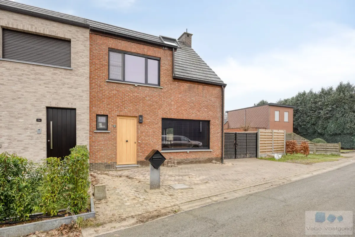 Huis te  koop in Nijlen 2560 449000.00€ 4 slaapkamers m² - Zoekertje 678409