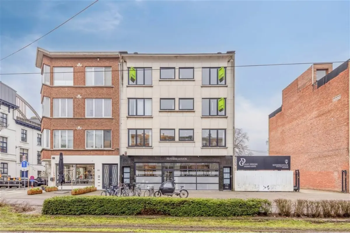 Appartementsgebouw te  koop in Berchem 2600 825000.00€ 6 slaapkamers 234.00m² - Zoekertje 678554