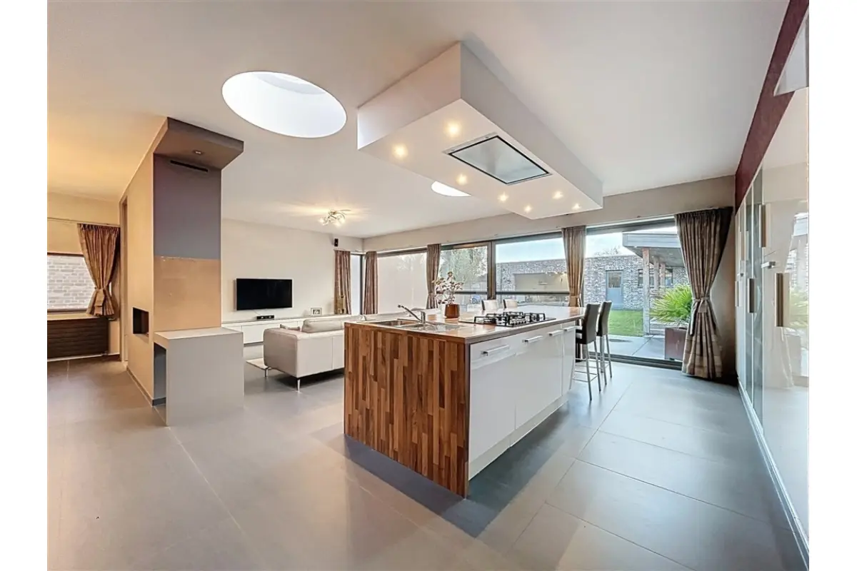 Huis te  koop in Burcht 2070 729000.00€ 5 slaapkamers 324.00m² - Zoekertje 679314