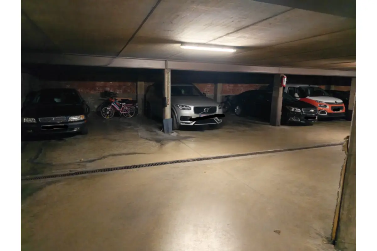 Parking te  huur in Deurne 2100 95.00€  slaapkamers m² - Zoekertje 678439