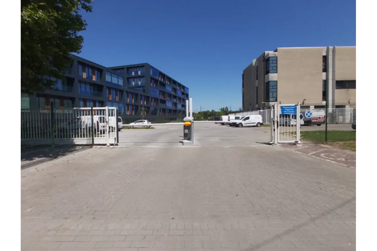 Parking te  huur in Berchem 2600 109.00€  slaapkamers m² - Zoekertje 681741