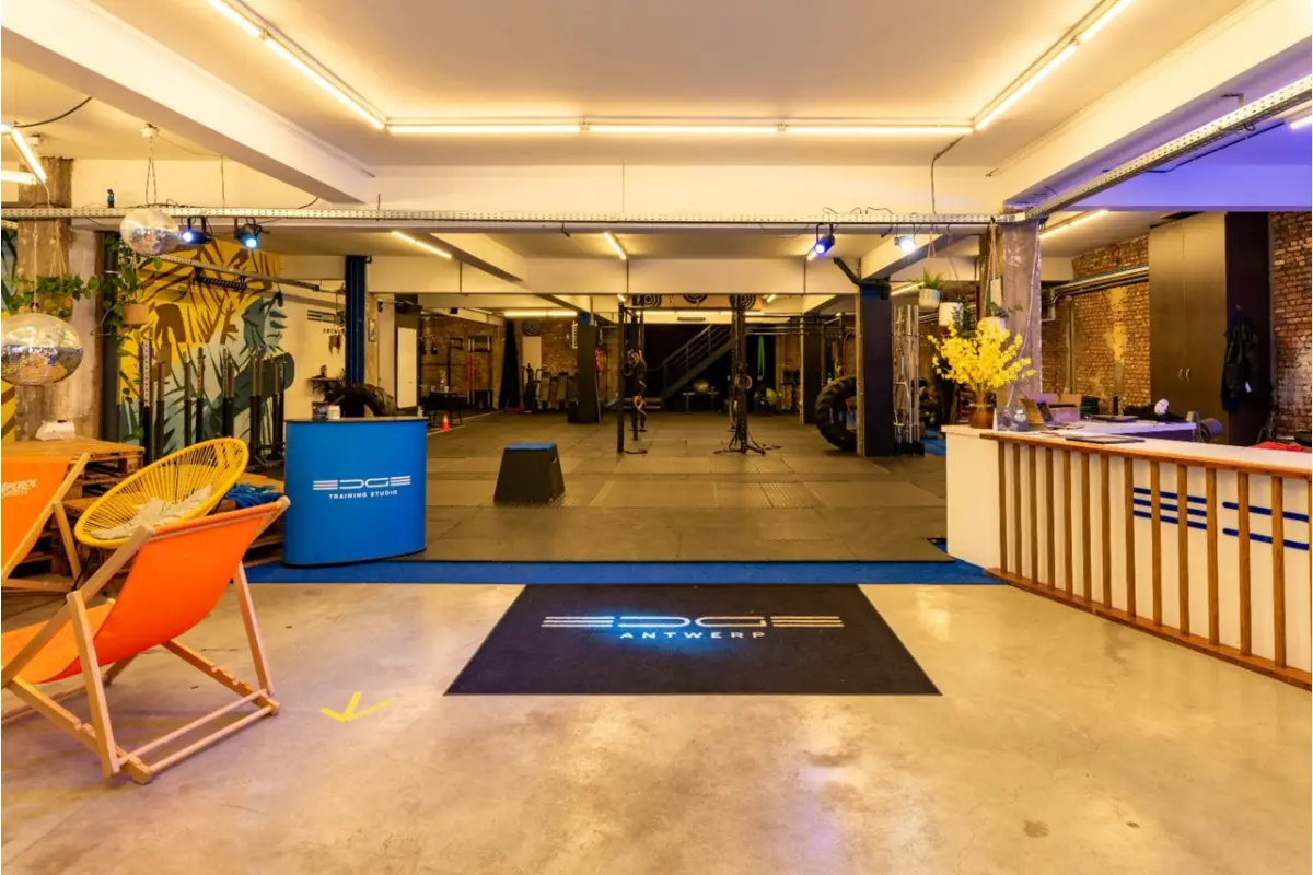 Handelszaak te  huur in Antwerpen 2000 1300.00€  slaapkamers 300.00m² - Zoekertje 682007