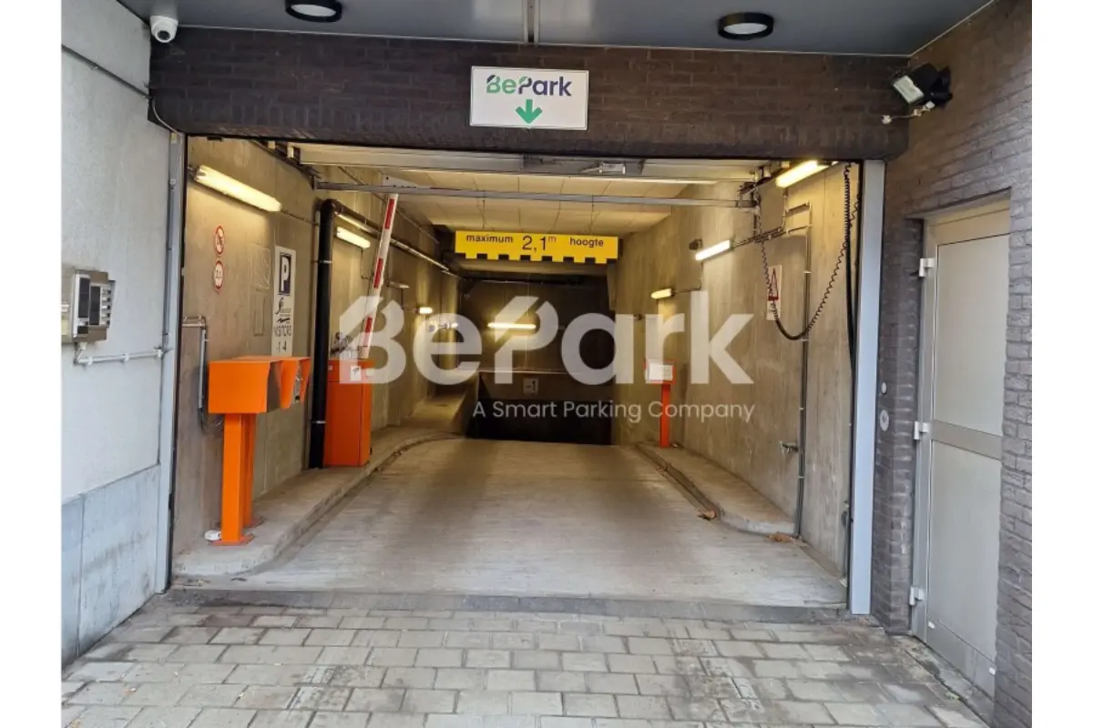Parking & garage te  huur in Antwerpen 2060 126.00€  slaapkamers m² - Zoekertje 681939