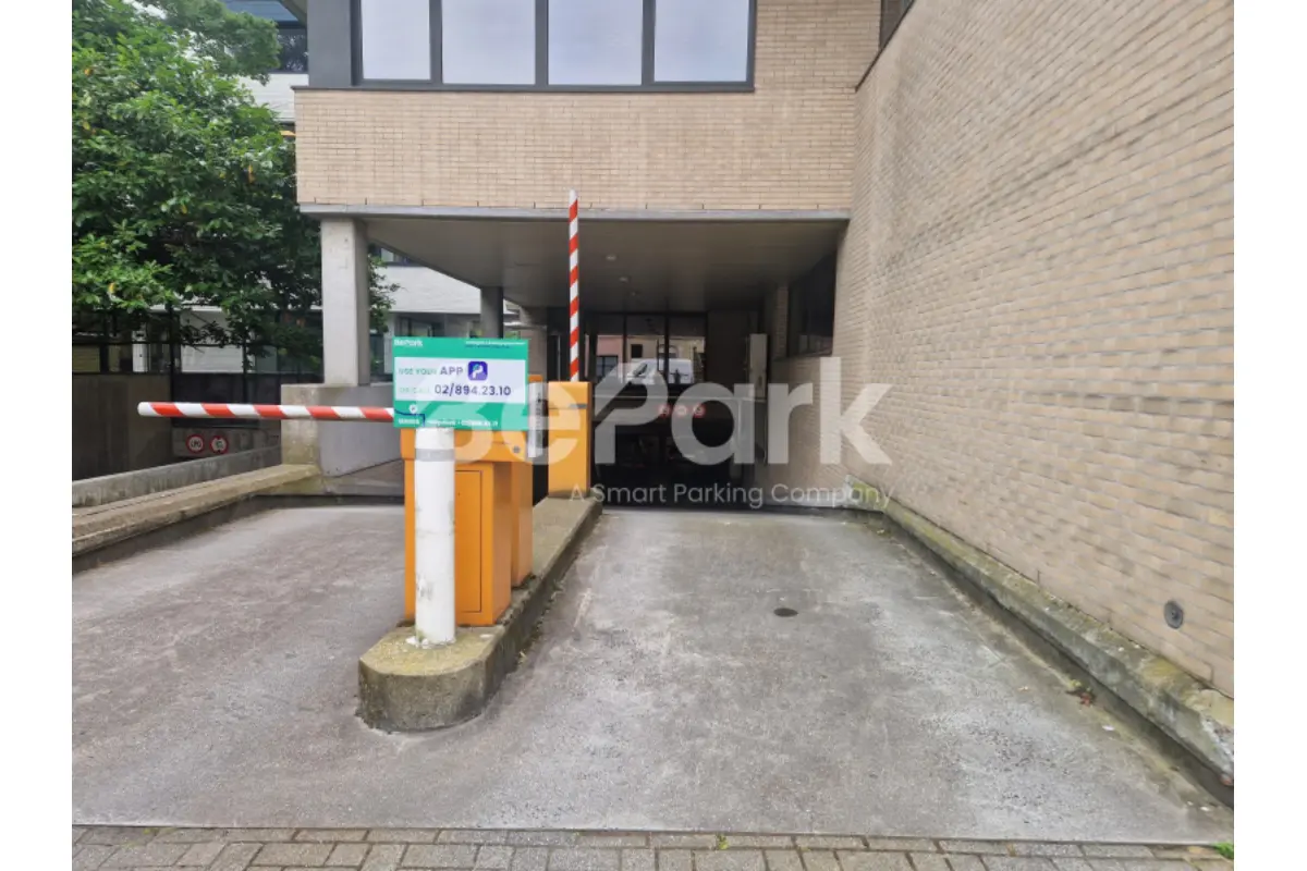 Parking te  huur in Berchem 2600 121.00€  slaapkamers m² - Zoekertje 681924