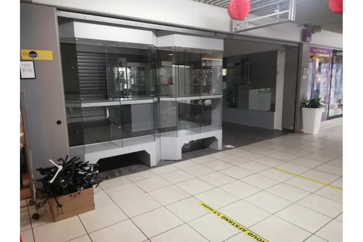Handelszaak te  koop in Wilrijk 2610 68000.00€  slaapkamers m² - Zoekertje 683814