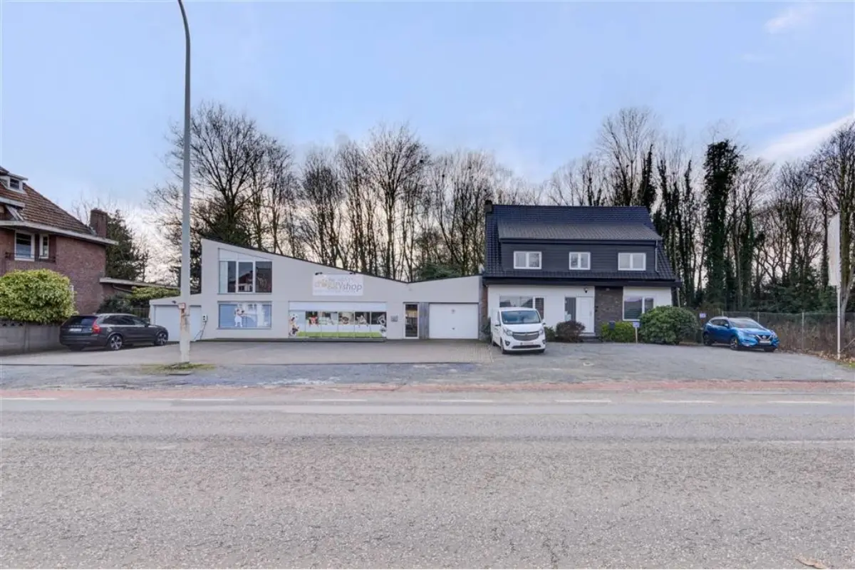 Mixgebouw te  koop in Boechout 2530 825000.00€  slaapkamers 170.00m² - Zoekertje 684698