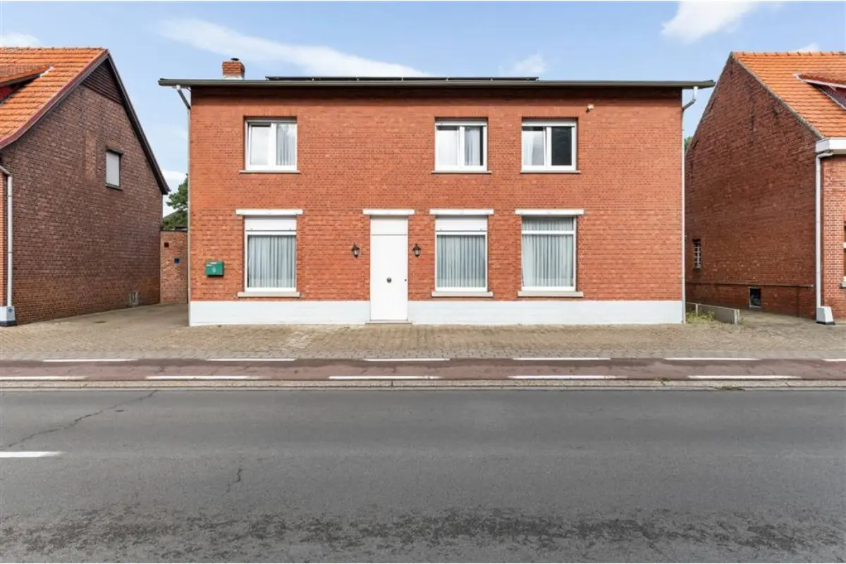 Huis te  koop in Dessel 2480 325000.00€ 5 slaapkamers 196.00m² - Zoekertje 686457