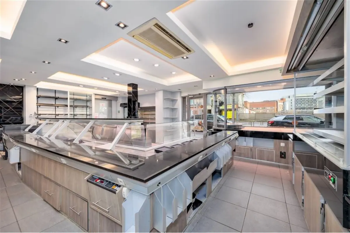 Handelszaak te  huur in Mortsel 2640 2500.00€  slaapkamers 340.00m² - Zoekertje 687473