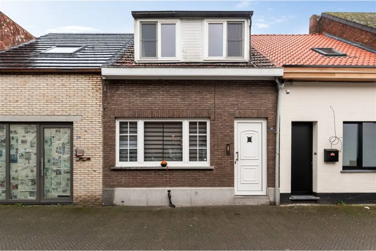 Huis te  koop in Turnhout 2300 249000.00€ 2 slaapkamers 160.00m² - Zoekertje 689046