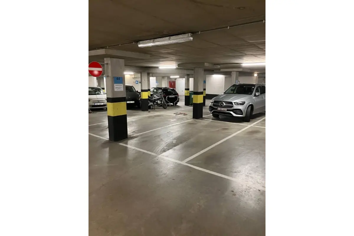 Parking & garage te  koop in Antwerpen 2000 37000.00€  slaapkamers m² - Zoekertje 690656