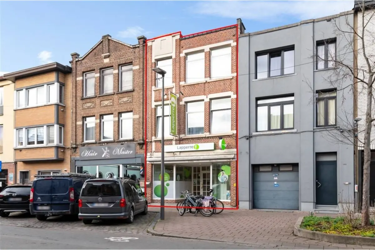 Appartementsgebouw te  koop in Deurne 2100 415000.00€ 4 slaapkamers 202.00m² - Zoekertje 693129