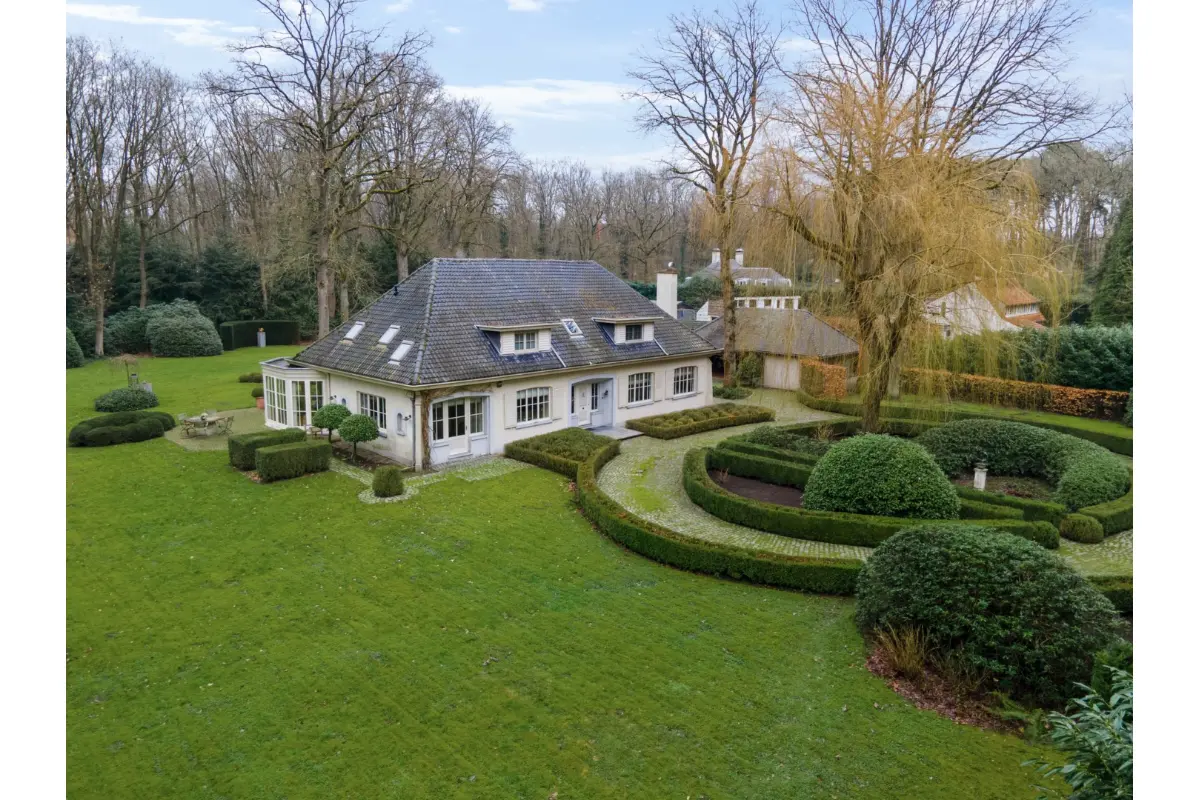 Huis te  koop in 's Gravenwezel 2970 1395000.00€ 4 slaapkamers 336.00m² - Zoekertje 695719