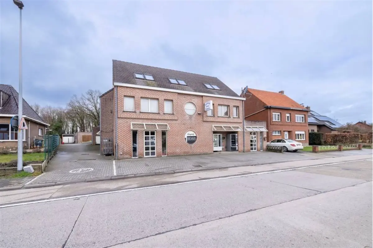 Handelszaak te  koop in Hulshout 2235 445000.00€ 3 slaapkamers 617.00m² - Zoekertje 697743