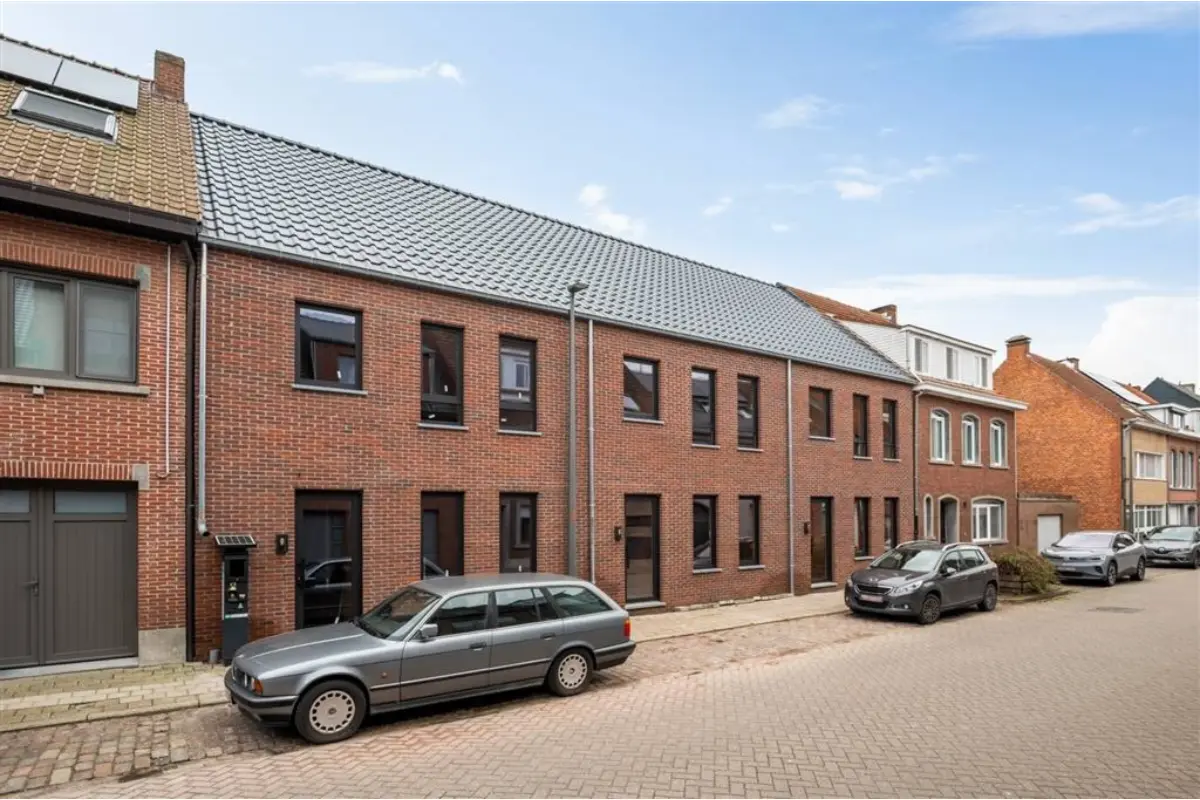 Huis te  koop in Turnhout 2300 369000.00€ 3 slaapkamers 173.50m² - Zoekertje 697648