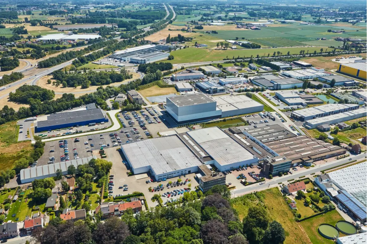 Handelszaak te  huur in Kontich 2550 0.00€  slaapkamers 11730.00m² - Zoekertje 697151