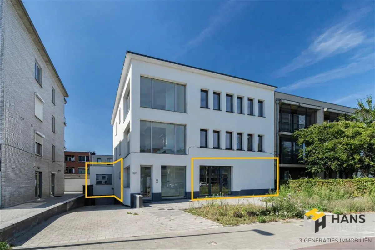 Handelszaak te  koop in Merksem 2170 395000.00€  slaapkamers 239.00m² - Zoekertje 702105