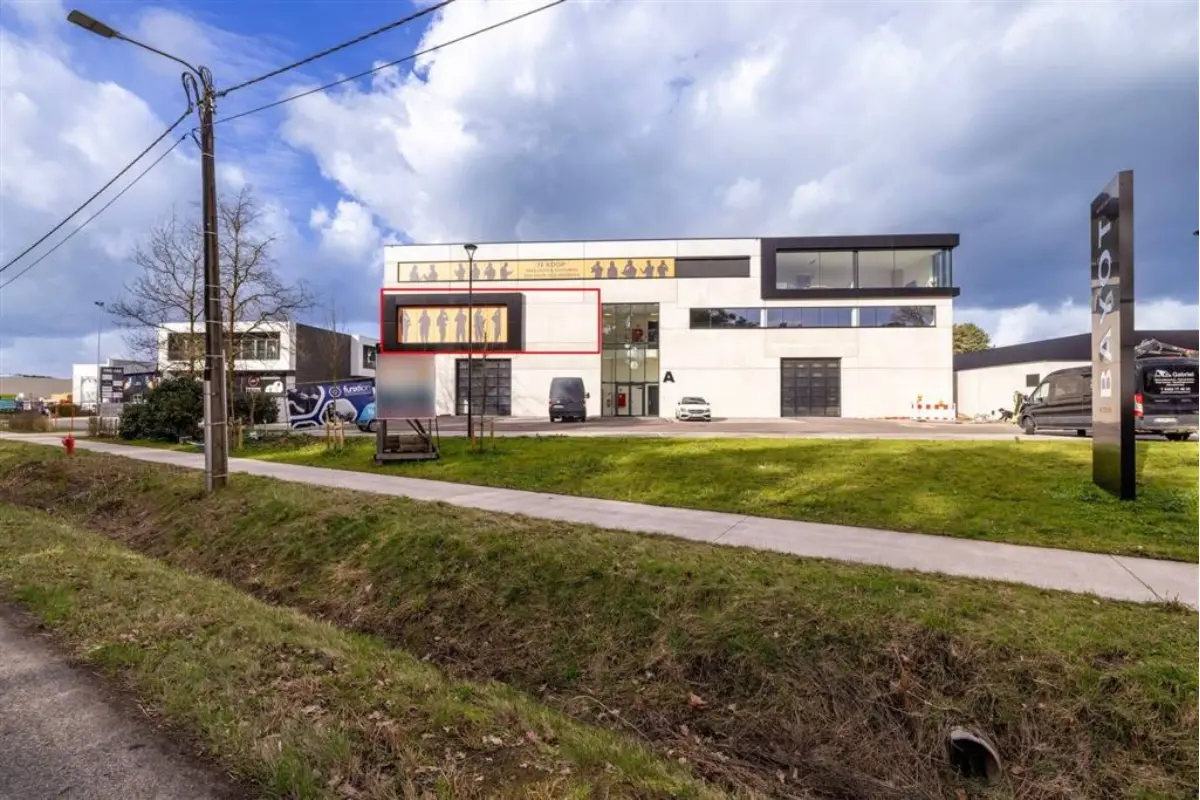 Handelszaak te  koop in Lichtaart 2460 353565.00€  slaapkamers 196.00m² - Zoekertje 703363