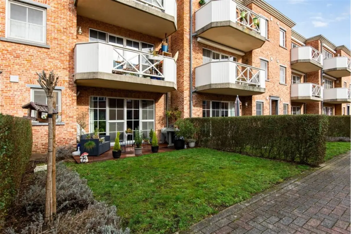 Benedenverdieping te  koop in Hoboken 2660 335000.00€ 3 slaapkamers 90.00m² - Zoekertje 703931