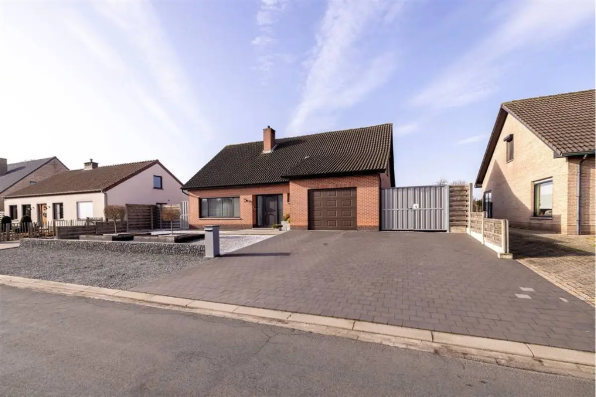 Huis te  koop in Malle 2390 539900.00€ 3 slaapkamers 195.00m² - Zoekertje 703873