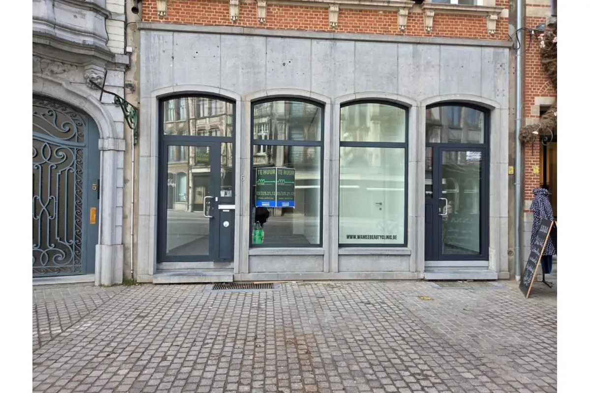 Handelszaak te  huur in Lier 2500 2100.00€  slaapkamers m² - Zoekertje 707920