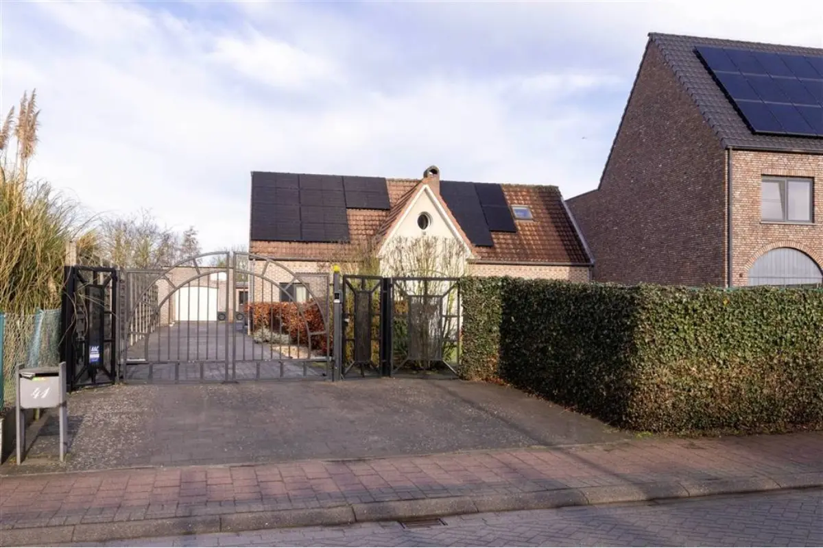 Huis te  koop in Malle 2390 549900.00€ 4 slaapkamers 211.00m² - Zoekertje 709153