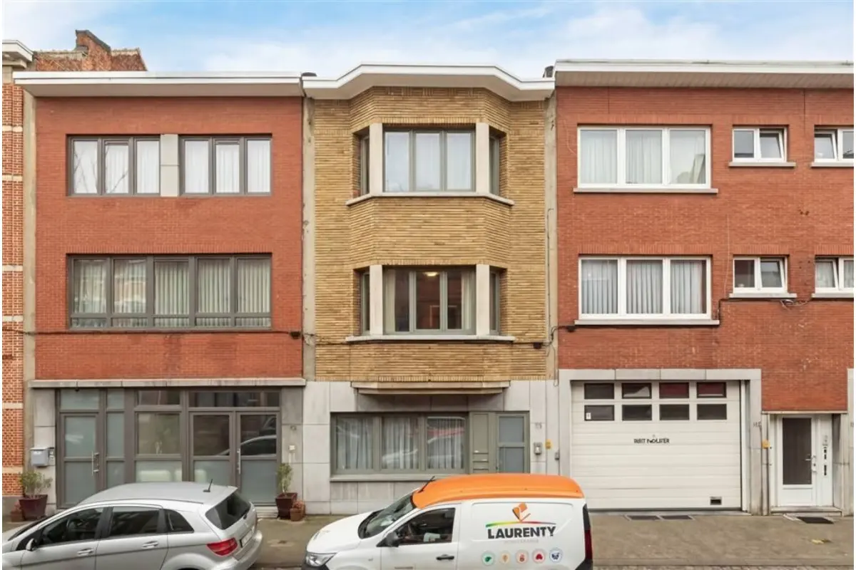 Appartementsgebouw te  koop in Deurne 2100 575000.00€ 5 slaapkamers m² - Zoekertje 710665