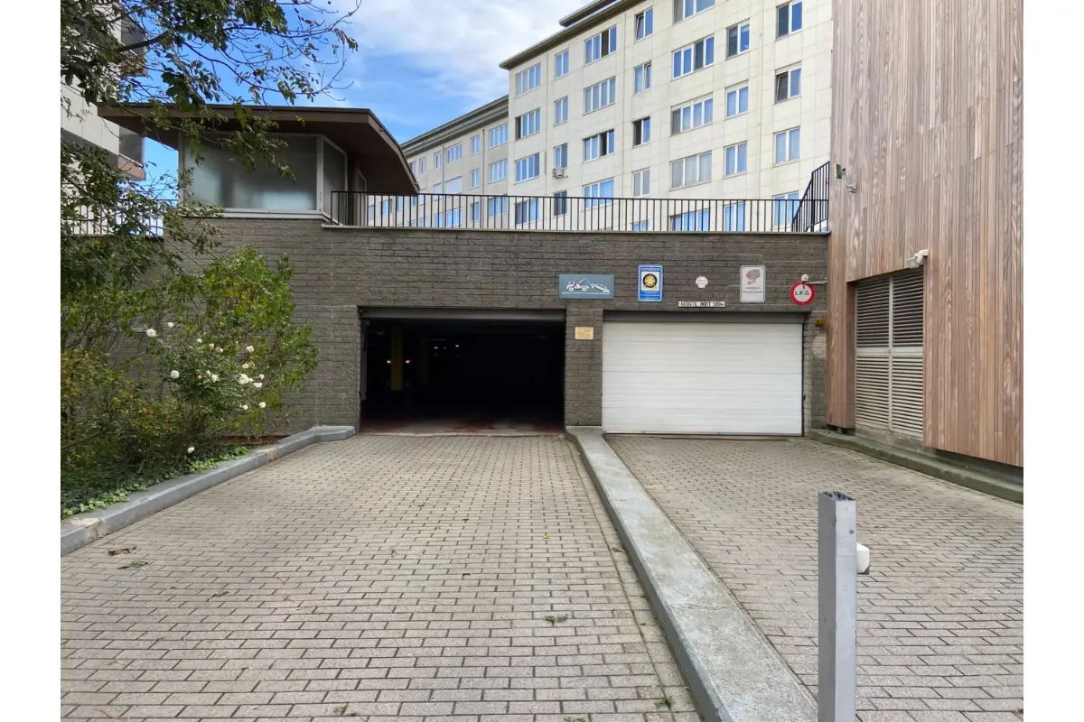 Parking te  koop in Borgerhout 2140 19900.00€  slaapkamers m² - Zoekertje 710741