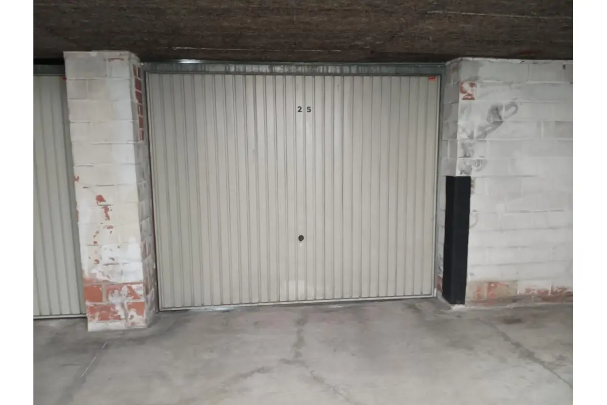 Parking & garage te  koop in Deurne 2100 29800.00€  slaapkamers m² - Zoekertje 710737