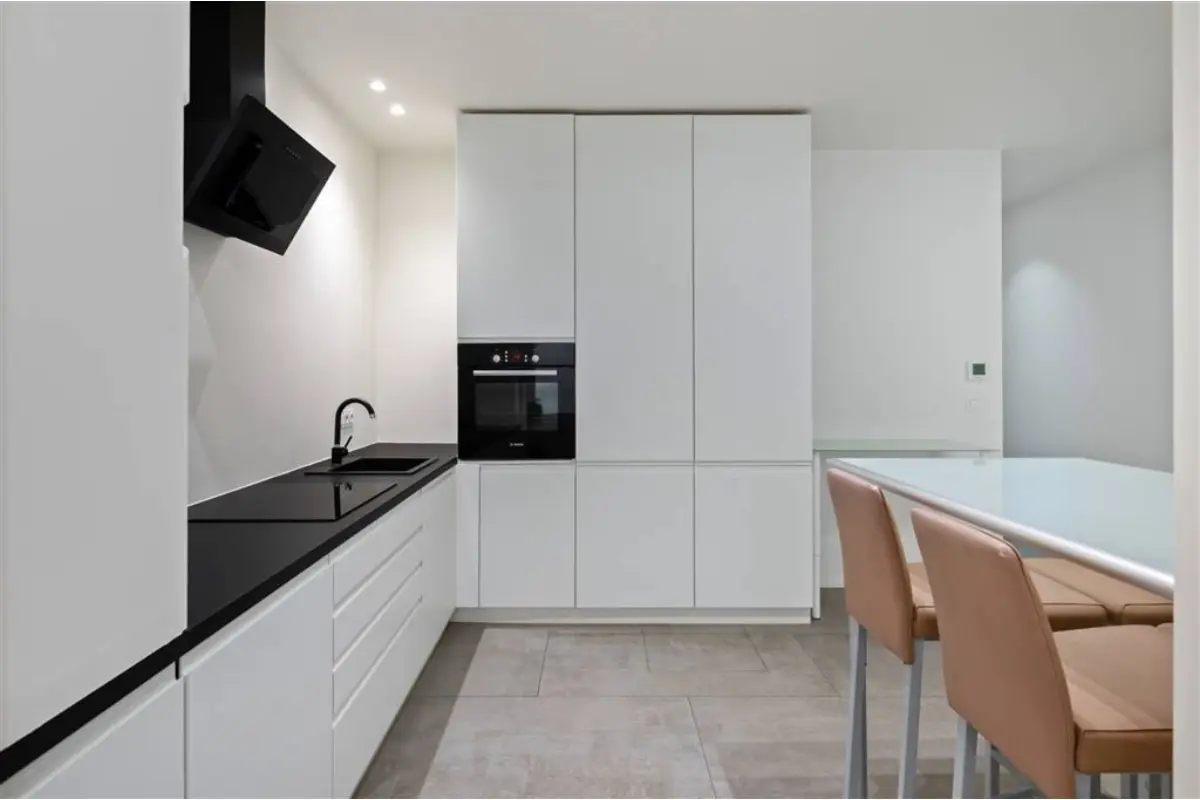 Benedenverdieping te  koop in Berchem 2600 264000.00€ 1 slaapkamers 80.00m² - Zoekertje 710639