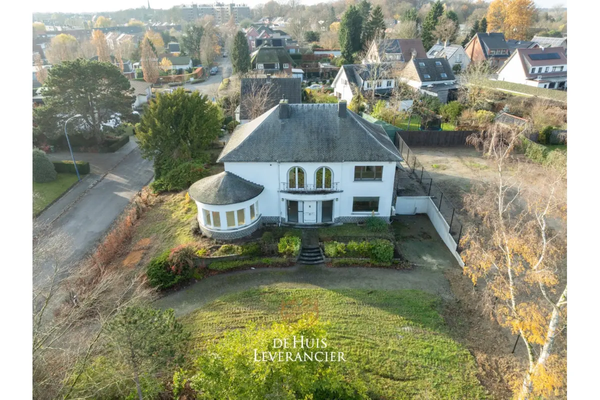 Villa te  koop in Kontich 2550 690000.00€ 5 slaapkamers 420.00m² - Zoekertje 711495
