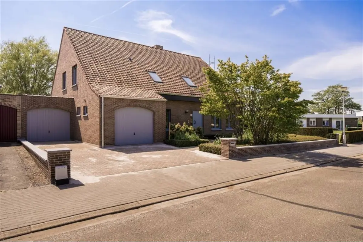 Huis te  huur in Lier 2500 1985.00€ 6 slaapkamers 270.00m² - Zoekertje 712765