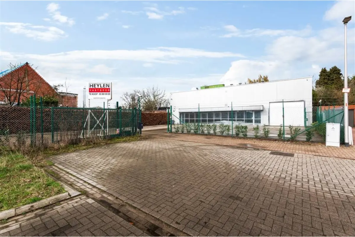 Handelszaak te  koop in Nijlen 2560 545000.00€  slaapkamers 552.00m² - Zoekertje 714154