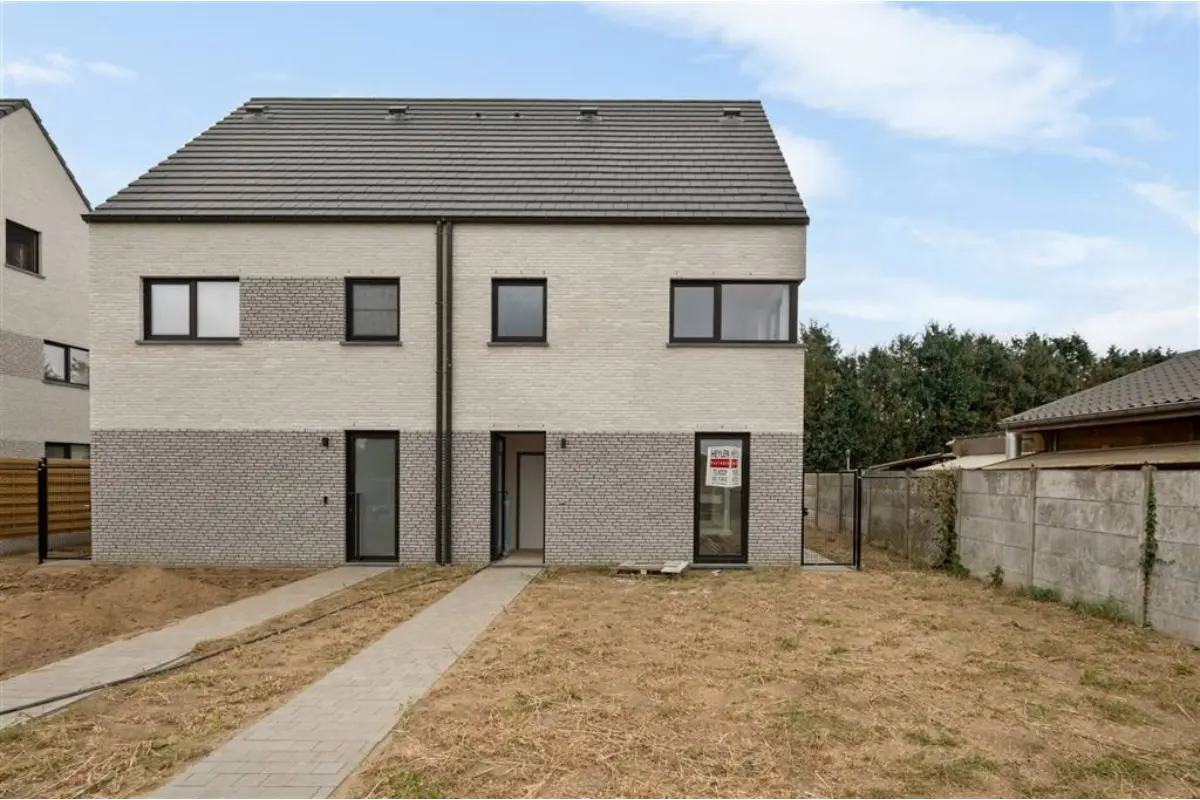 Huis te  koop in Emblem 2520 460000.00€ 3 slaapkamers 181.10m² - Zoekertje 714163